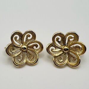 Vintage Gold Tone Filigree Flower Clip-On Earrings Retro Jewelry